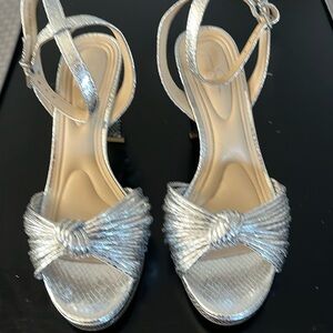 Jessica Simpson silver 31/2 in heel